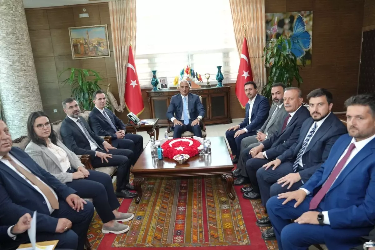 bakan ersoy sorunlarini cozmus turkiye kalkinmis refahini artirmis bir turkiye demektir 2 IgSdLp1N