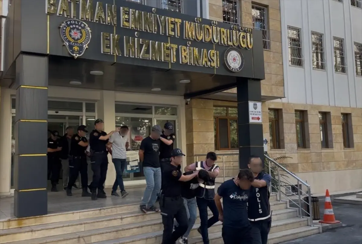 batmanda silahli kavga 1 polisle birlikte 8 yarali 4 kisi tutuklandi hl3efCWC.jpg