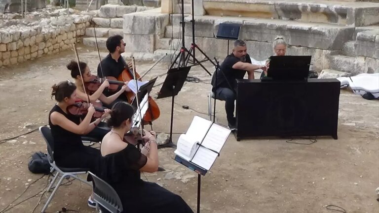 mersinde antik kent konserle senlendi JzEFDGHB