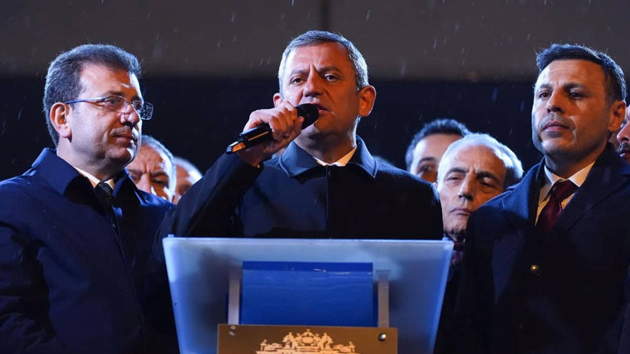 ozgur ozel ve ekrem imamoglunun mesaji istanbulda okundu milletin vermedigi mesruiyeti KBmIY3KO