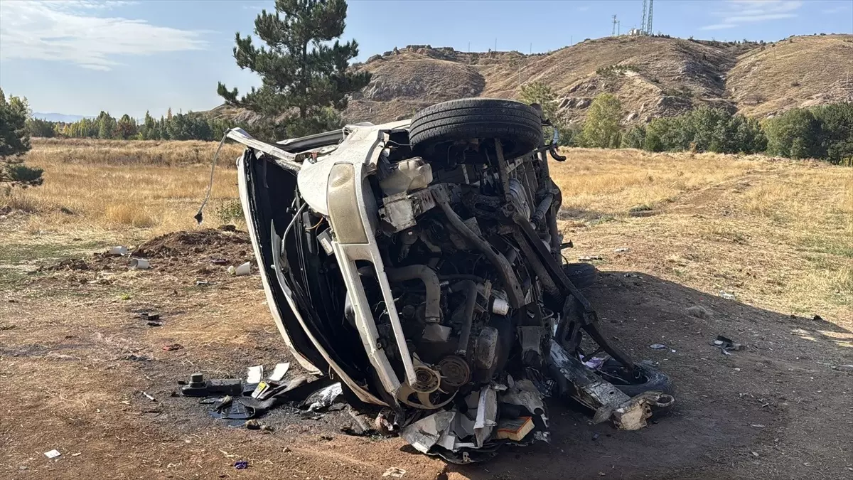 sivasta minibus devrildi 4 yarali NDjMZCcH.jpg