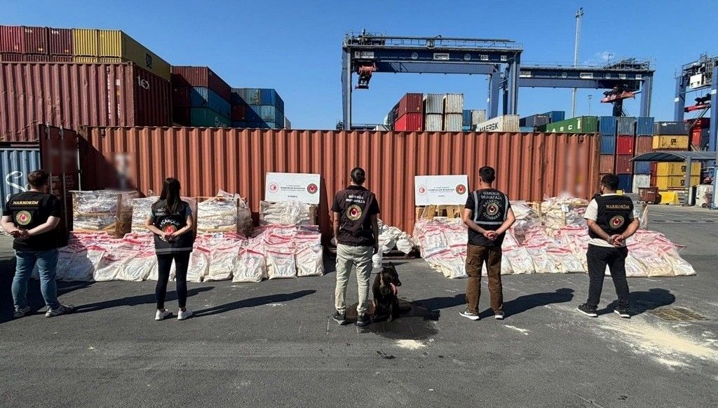 turkiye ile ispanyadan ortak operasyon fosil ununa emdirilmis 17 ton kokain ele gecirildi lNaq42nI.jpg