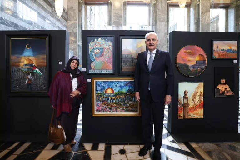 numan kurtulmus sergiyi ziyaret etti NSO5nhyM.jpg