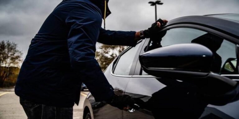 kendi-arabasini-calan-ilk-hirsiz-z7BKIhkg.jpg
